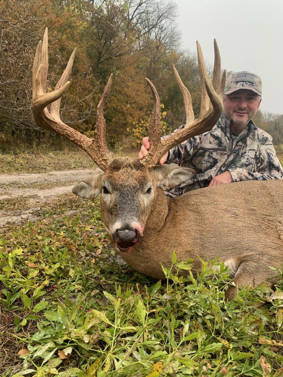 Elite trophy buck 200 to 220 inches
